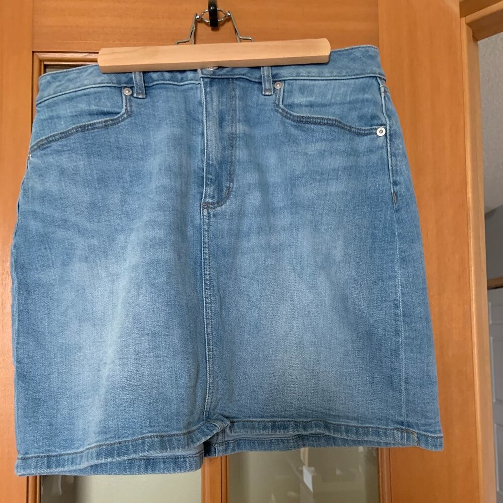 Loft Outlet Women's Mini Blue Jean Skirt, Size 6